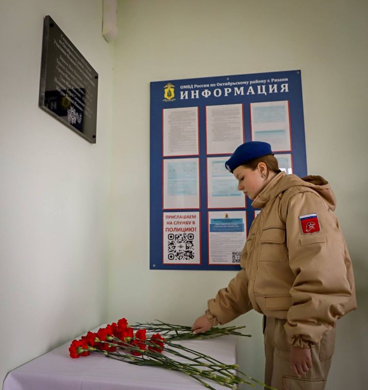 Генерал-майор полиции Владимир Алайпринял участие в церемонии открытия Мемориальной доски памяти участникамВеликой Отечественной войны, проходившим службу в правоохранительных органах