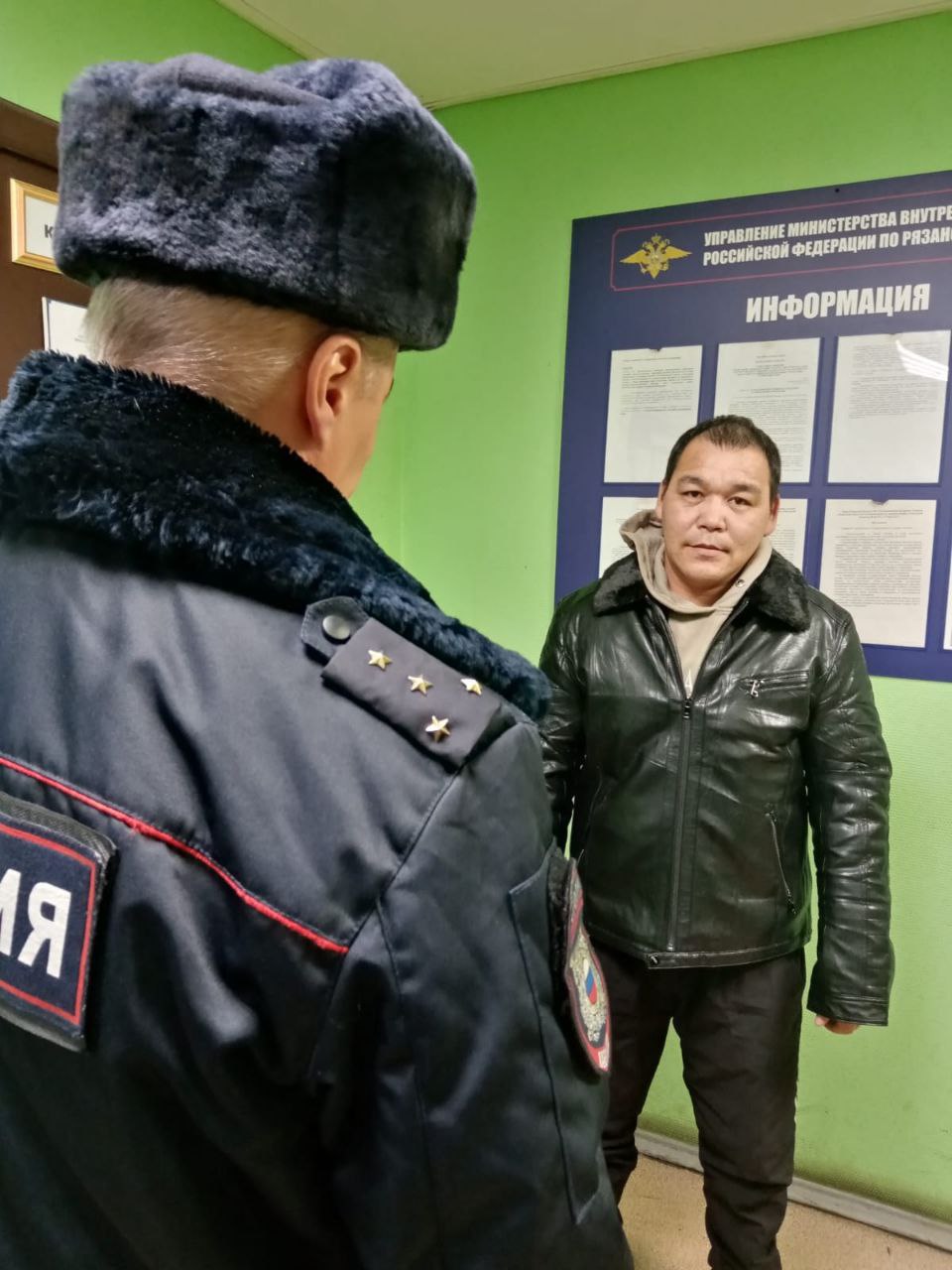 Полицейские Рязанской области депортировали 6 иностранцев, отбывших наказание за совершенные преступления Полицейские Рязанской области депортировали 6 иностранцев, отбывших наказание за совершенные преступления