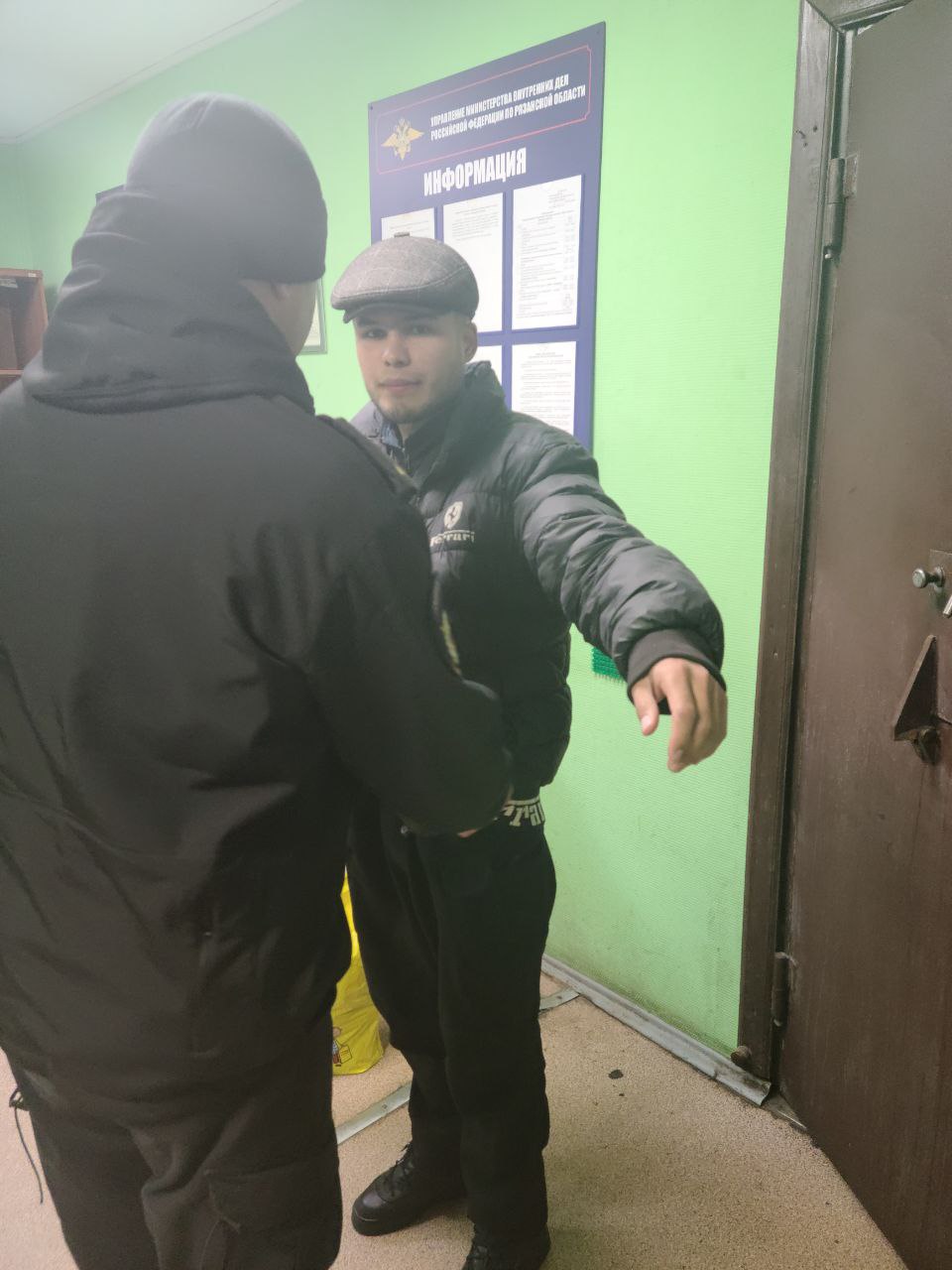 Полицейские Рязанской области депортировали 6 иностранцев, отбывших наказание за совершенные преступления Полицейские Рязанской области депортировали 6 иностранцев, отбывших наказание за совершенные преступления