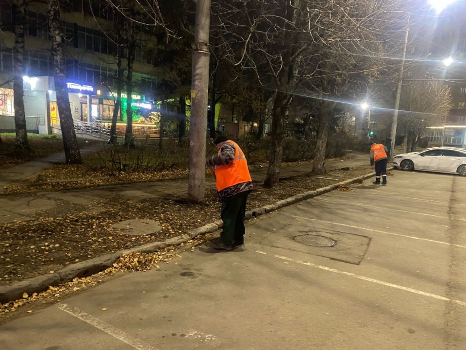 В ночь на 12 ноября подбор и вывоз грунтовых наносов осуществлялся на участках улиц Чапаева, Маяковского, Колхозная