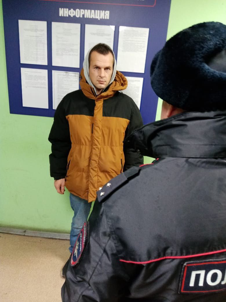 Полицейские депортировали из Рязани за границу России 5 иностранных граждан, которые отбыли наказание за совершенные преступления Полицейские депортировали из Рязани за границу России 5 иностранных граждан, которые отбыли наказание за совершенные преступления