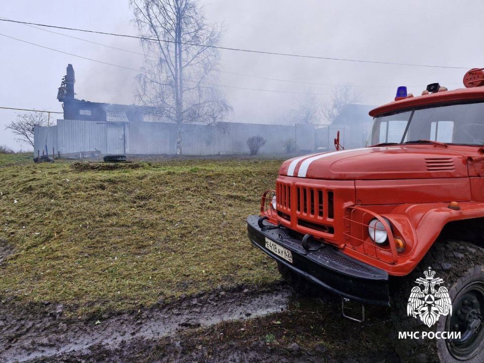 #СводкаМЧС. За сутки пожарно-спасательными подразделениями Рязанской области ликвидирован 1 техногенный пожар, погибших и пострадавших нет: — 12 ноября в 10:59 поступило сообщение о пожаре в жилом доме в Захаровском районе...