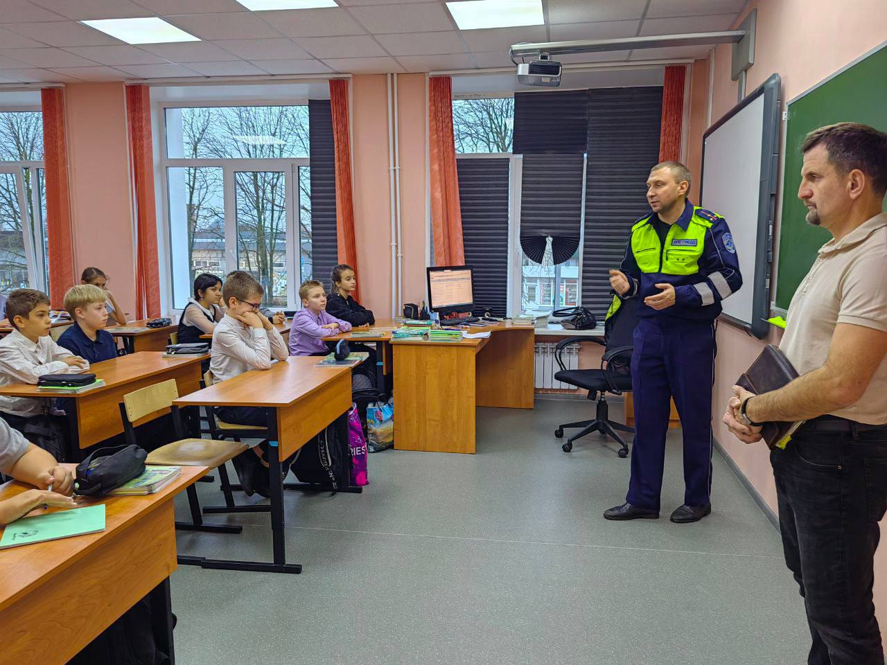 Безопасность детей на дороге: важная встреча в Шиловской школе №1 Безопасность детей на дороге: важная встреча в Шиловской школе №1