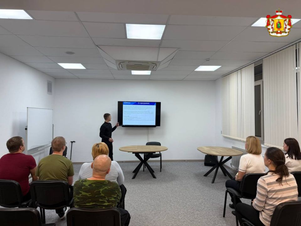 В многопрофильном центре «Сосновый бор» прошло обучение цифровой грамотности по проекту «Госуслуги для участников СВО»