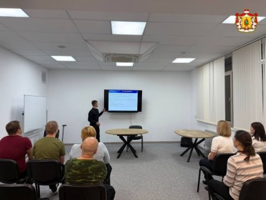 В многопрофильном центре «Сосновый бор» прошло обучение цифровой грамотности по проекту «Госуслуги для участников СВО»