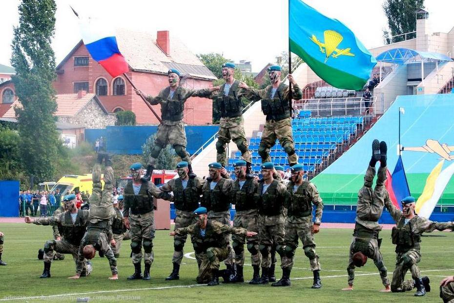 Роман Насонов: С праздником родного гвардейского училища -десантура !!!! Всех выпускников с днём Образования Родного училища Роман Насонов: С праздником родного гвардейского училища -десантура !!!! Всех выпускников с днём Образования Родного училища