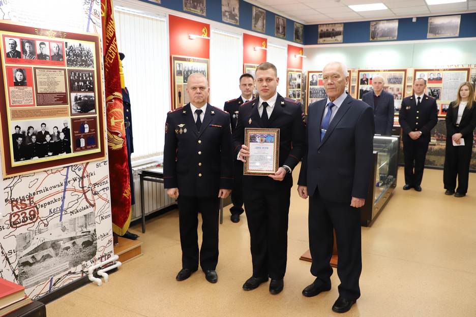 В Рязани в Музее рязанской полиции состоялась торжественная церемония награждения победителей конкурса «Лучший молодой сотрудник УМВД России по Рязанской области» В Рязани в Музее рязанской полиции состоялась торжественная церемония награждения победителей конкурса «Лучший молодой сотрудник УМВД России по Рязанской области»