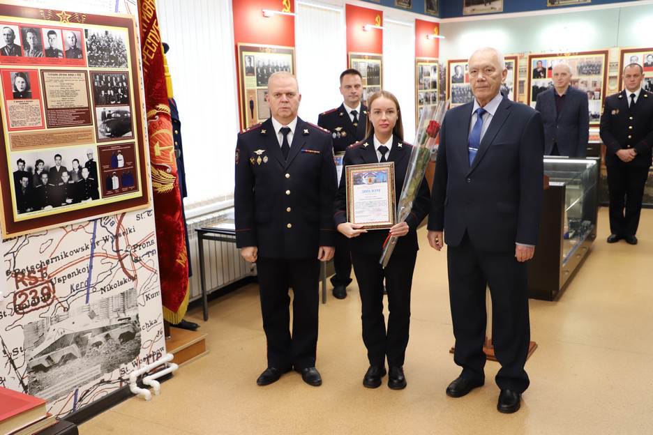 В Рязани в Музее рязанской полиции состоялась торжественная церемония награждения победителей конкурса «Лучший молодой сотрудник УМВД России по Рязанской области» В Рязани в Музее рязанской полиции состоялась торжественная церемония награждения победителей конкурса «Лучший молодой сотрудник УМВД России по Рязанской области»