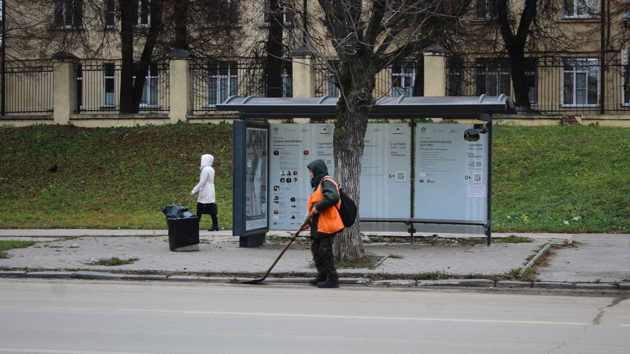 Днем 14 ноября в городе проводится уборка территорий Днем 14 ноября в городе проводится уборка территорий