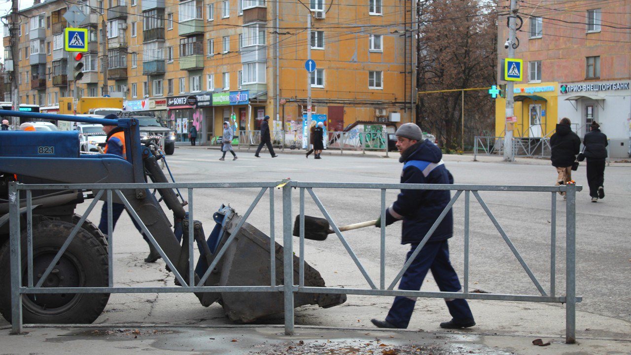 Днем 14 ноября в городе проводится уборка территорий Днем 14 ноября в городе проводится уборка территорий
