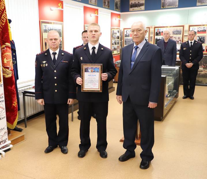 В Рязани в Музее рязанской полиции состоялась торжественная церемония награждения победителей конкурса «Лучший молодой сотрудник УМВД России по Рязанской области» В Рязани в Музее рязанской полиции состоялась торжественная церемония награждения победителей конкурса «Лучший молодой сотрудник УМВД России по Рязанской области»