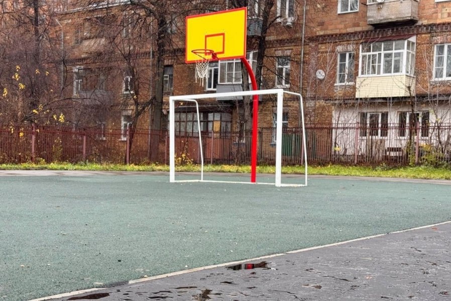 На территории школы №22 завершается обустройство новой многофункциональной спортивной площадки На территории школы №22 завершается обустройство новой многофункциональной спортивной площадки