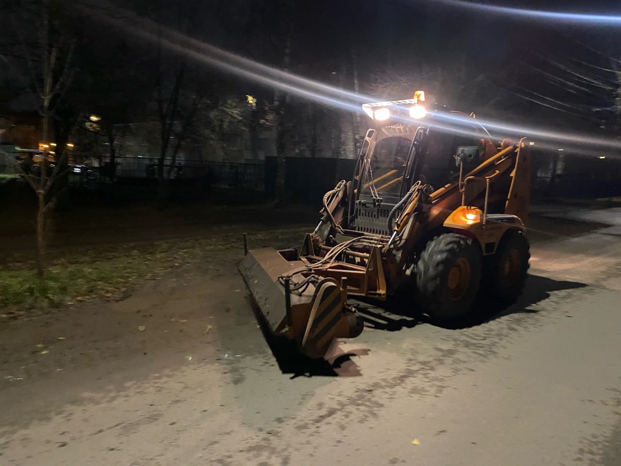 В ночь на 14 ноября в Рязани работала спецтехника ДБГ В ночь на 14 ноября в Рязани работала спецтехника ДБГ