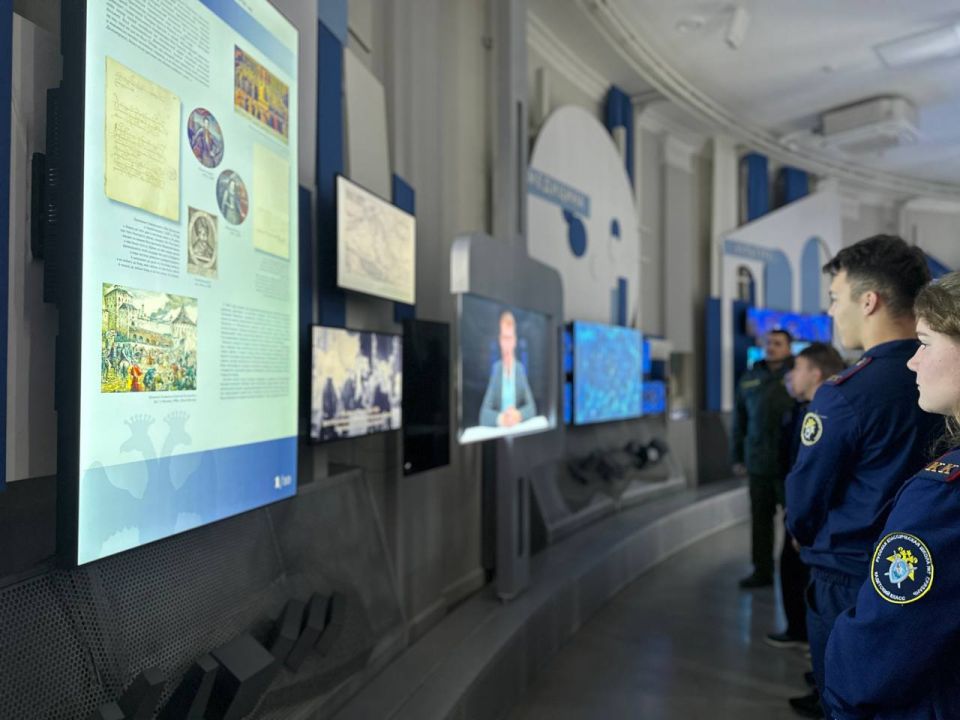 Сотрудники регионального СК России организовали для кадет посещение мультимедийной выставки