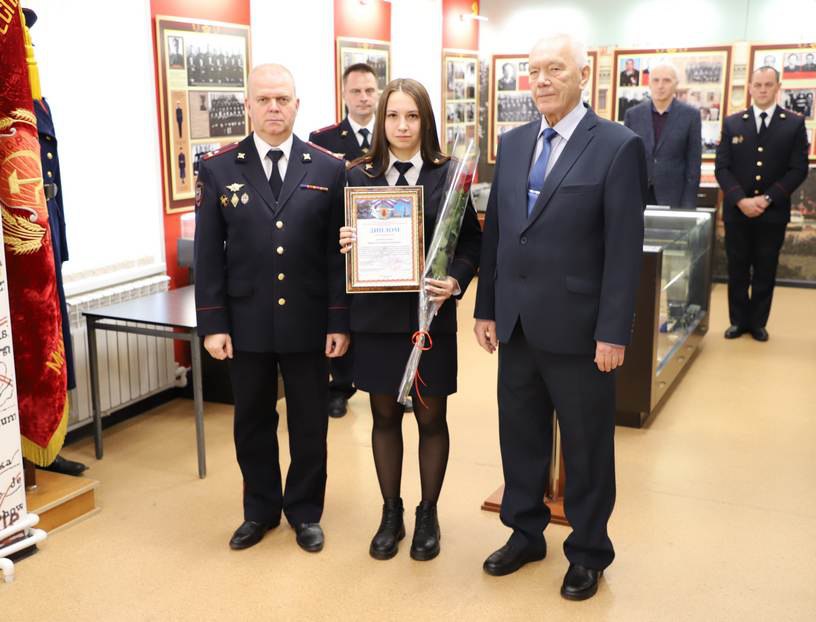 В Рязани в Музее рязанской полиции состоялась торжественная церемония награждения победителей конкурса «Лучший молодой сотрудник УМВД России по Рязанской области» В Рязани в Музее рязанской полиции состоялась торжественная церемония награждения победителей конкурса «Лучший молодой сотрудник УМВД России по Рязанской области»