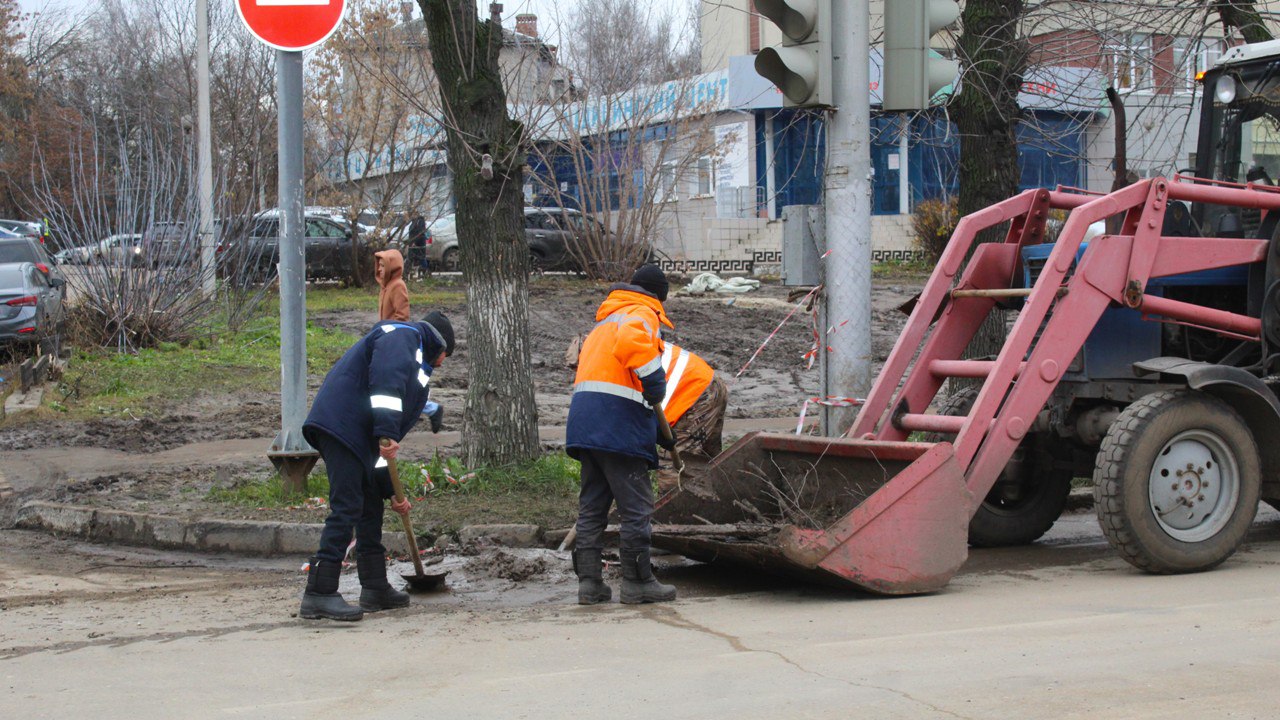 Днем 14 ноября в городе проводится уборка территорий Днем 14 ноября в городе проводится уборка территорий