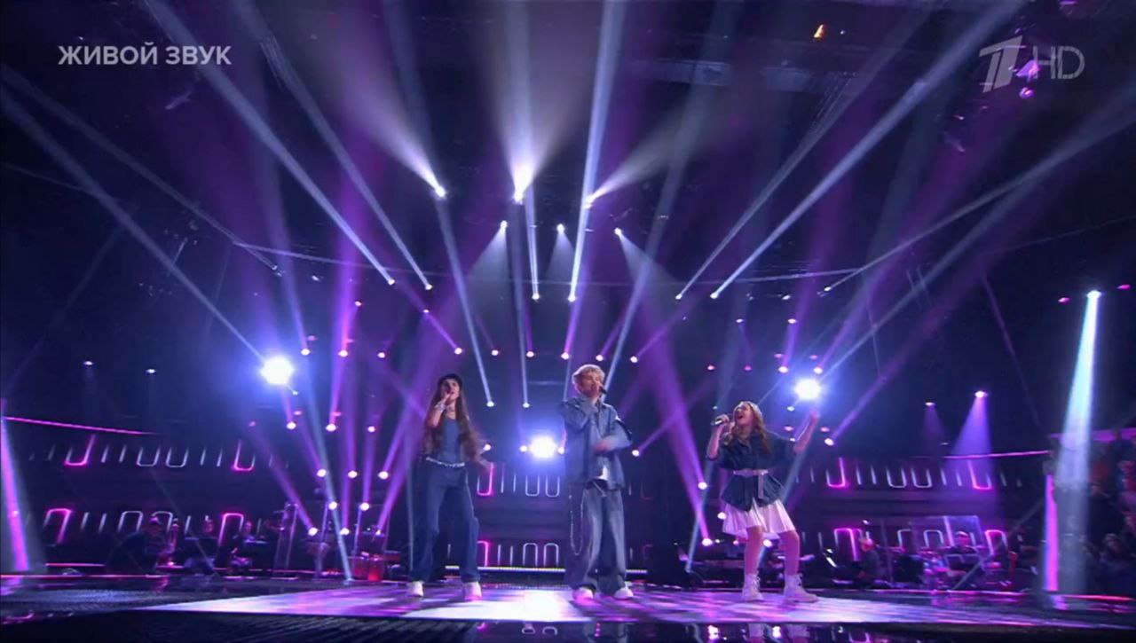 Воспитанница студии эстрадного вокала «L-Kids Music» Дворца детского творчества Виктория Захарова успешно выступила в этапе «Поединки» в шоу «Голос. Дети», которое идет на Первом канале Воспитанница студии эстрадного вокала «L-Kids Music» Дворца детского творчества Виктория Захарова успешно выступила в этапе «Поединки» в шоу «Голос. Дети», которое идет на Первом канале