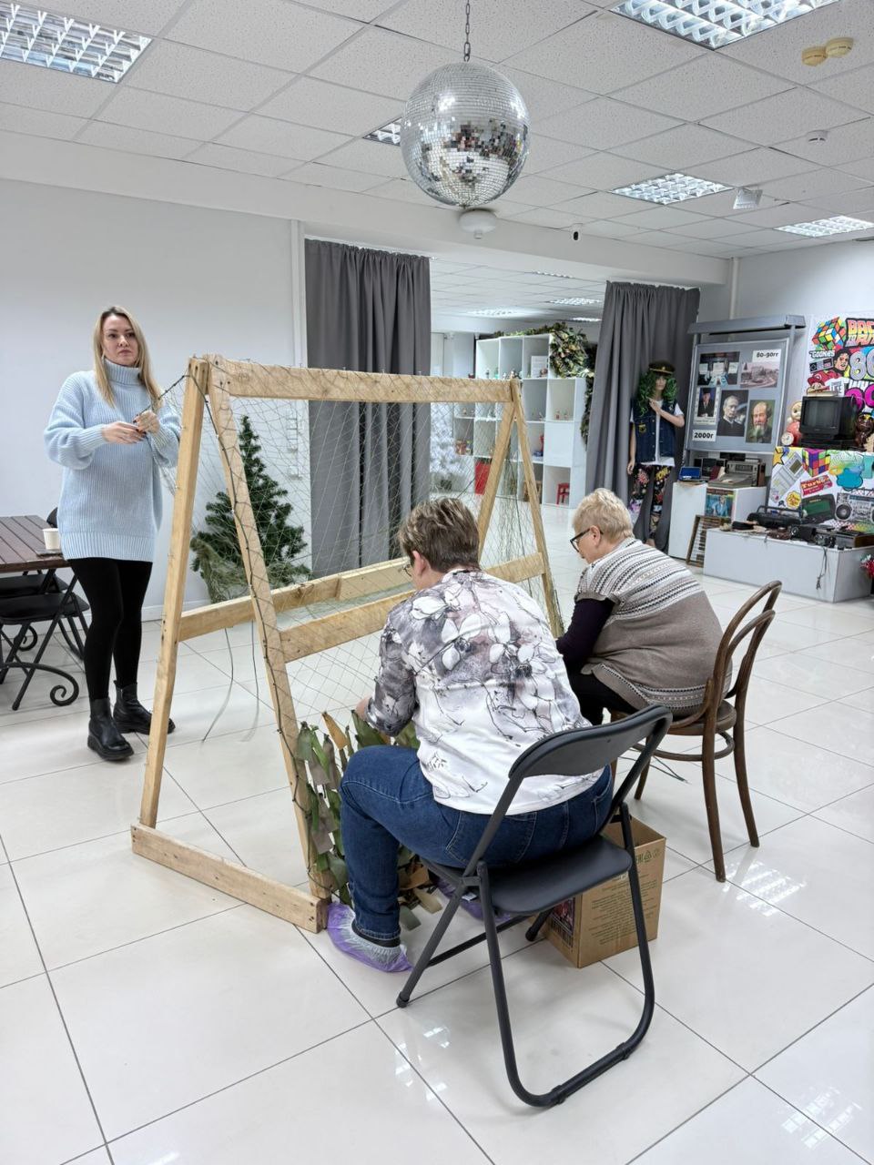 В Арт-пространстве «Город» прошел мастер-класс по плетению маскировочных сетей, организованный вместе с Региональным отделением Союза пенсионеров России в г. Рязань в рамках проекта «Активное долголетие - «Здоровая Рязань»» В Арт-пространстве «Город» прошел мастер-класс по плетению маскировочных сетей, организованный вместе с Региональным отделением Союза пенсионеров России в г. Рязань в рамках проекта «Активное долголетие - «Здоровая Рязань»»