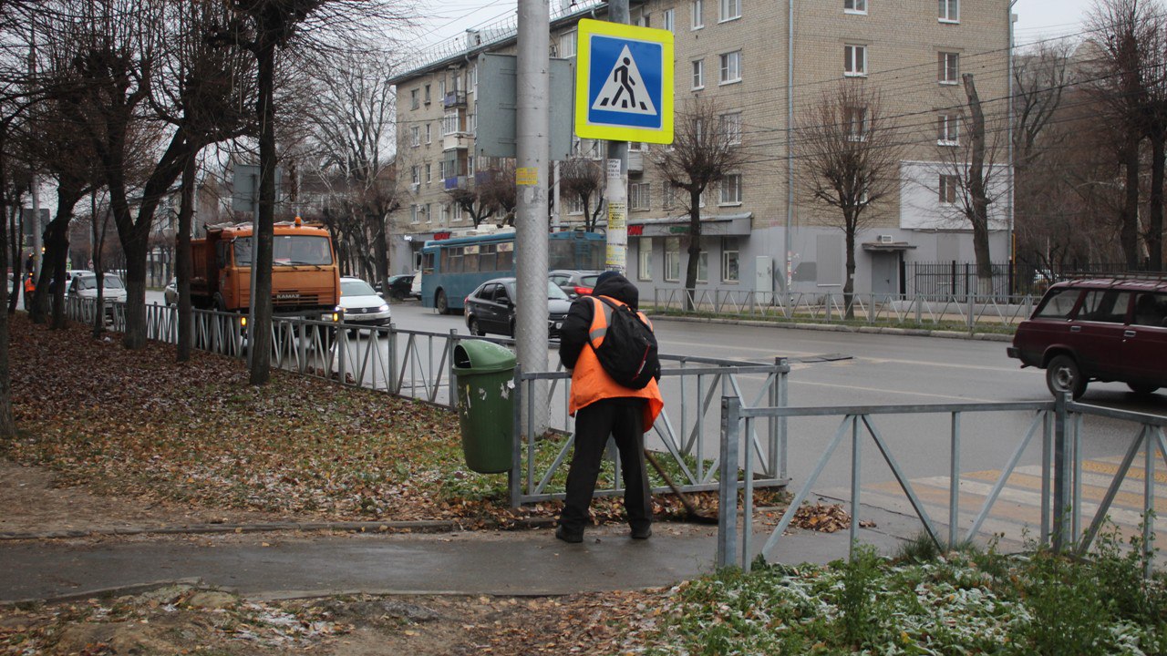 В Рязани продолжается уборка улиц В Рязани продолжается уборка улиц
