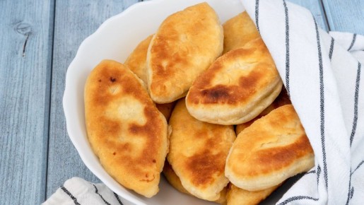 Вкуснейшие пирожки приготовите за 10 минут: без дрожжей и возни с тестом