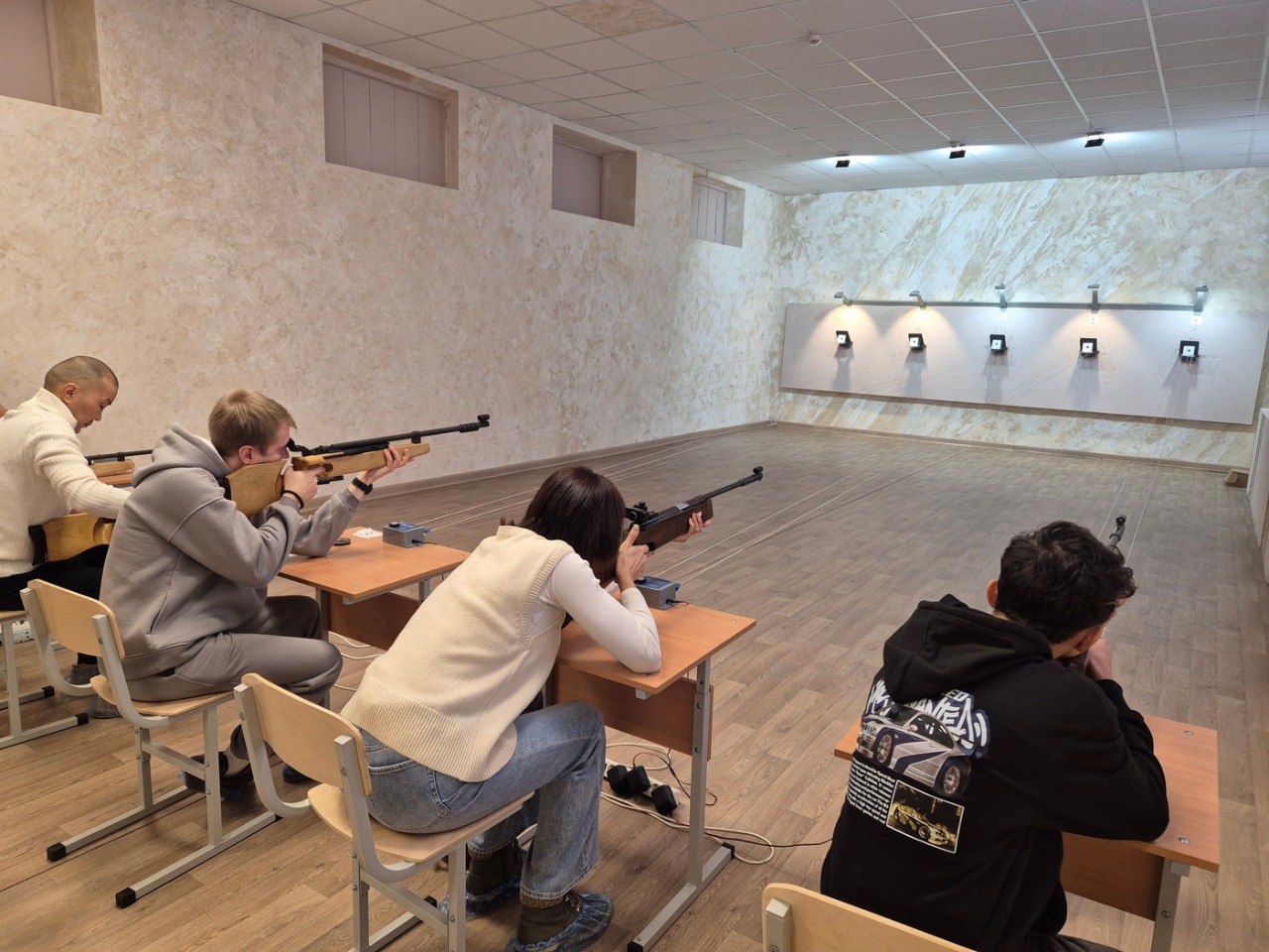 В прошедшие выходные в СШ «Химик» состоялись соревнования по стрельбе из пневматического оружия – заключительные в рамках X городской межнациональной Спартакиады «Дружим народами», в которых приняли участие 10 команд... В прошедшие выходные в СШ «Химик» состоялись соревнования по стрельбе из пневматического оружия – заключительные в рамках X городской межнациональной Спартакиады «Дружим народами», в которых приняли участие 10 команд...