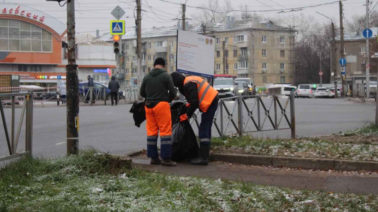 В Рязани продолжается уборка улиц В Рязани продолжается уборка улиц