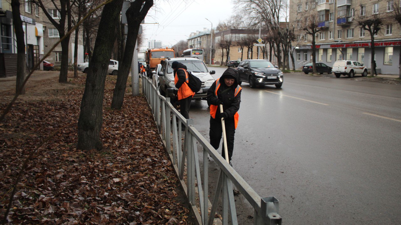 В Рязани продолжается уборка улиц В Рязани продолжается уборка улиц