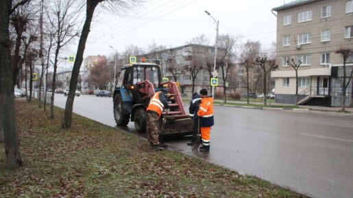 В Рязани продолжается уборка улиц