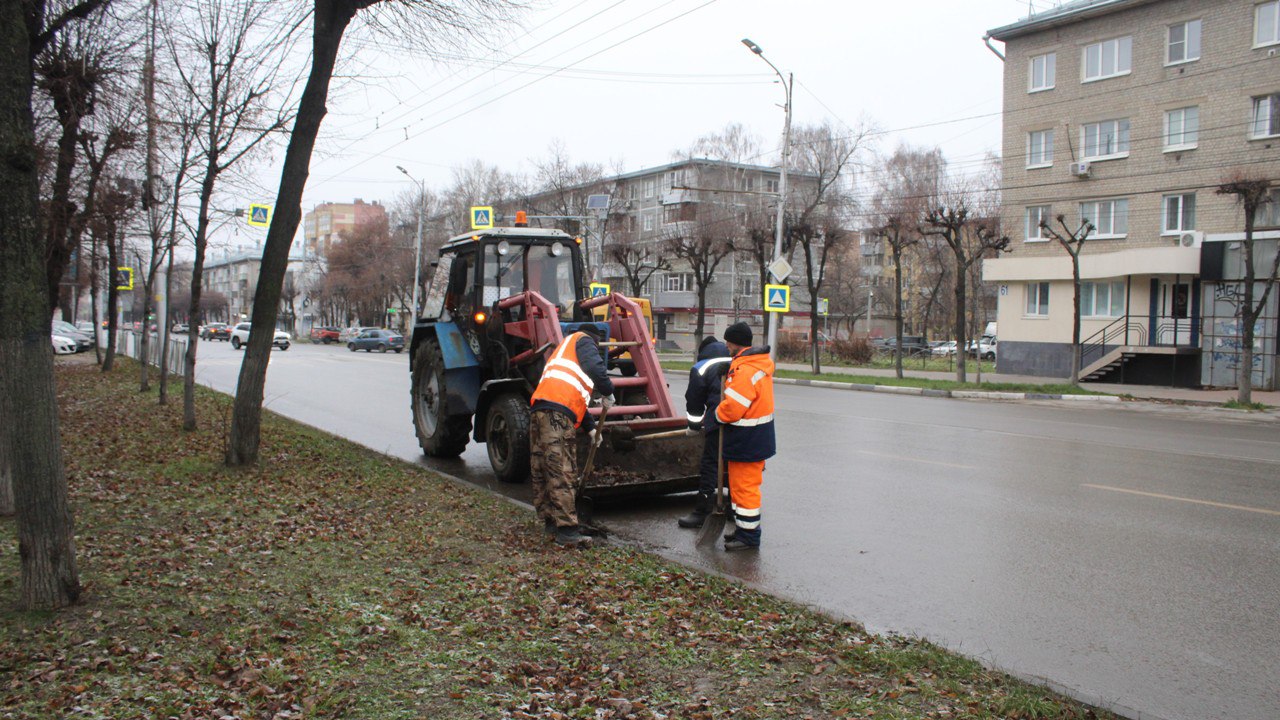 В Рязани продолжается уборка улиц