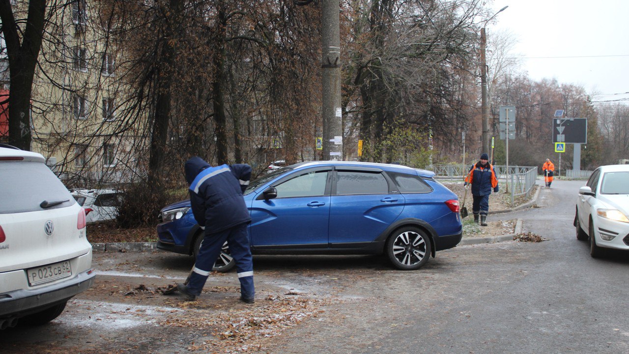 В Рязани продолжается уборка улиц В Рязани продолжается уборка улиц