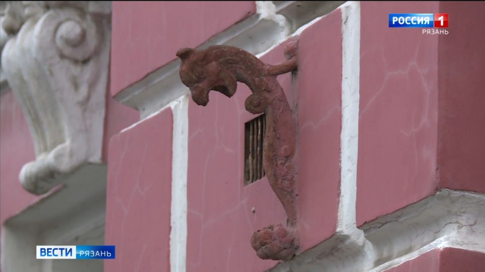 История в деталях: флагодержатели как символ статуса и эпохи