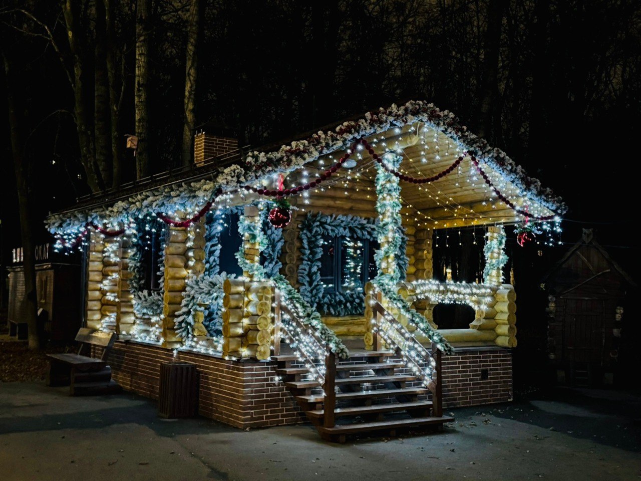 В любимом всеми рязанцами Лесопарке идет подготовка к главному празднику года В любимом всеми рязанцами Лесопарке идет подготовка к главному празднику года