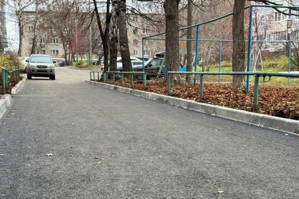 На ул. Керамзавода завершился ремонт дворовых территорий возле домов №№35 и 37. В осмотре объектов приняли участие первый заместитель главы муниципального образования, председателя Рязанской городской Думы Антон Астафьев... На ул. Керамзавода завершился ремонт дворовых территорий возле домов №№35 и 37. В осмотре объектов приняли участие первый заместитель главы муниципального образования, председателя Рязанской городской Думы Антон Астафьев...