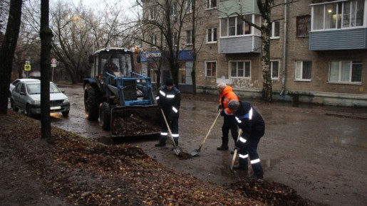Коммунальные службы проводят сезонные работы по уборке и благоустройству города
