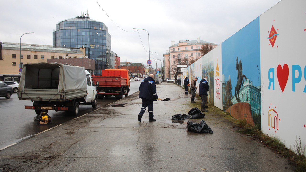 Коммунальные службы проводят сезонные работы по уборке и благоустройству города Коммунальные службы проводят сезонные работы по уборке и благоустройству города