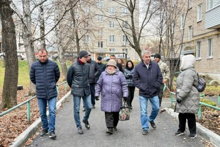 На ул. Керамзавода завершился ремонт дворовых территорий возле домов №№35 и 37. В осмотре объектов приняли участие первый заместитель главы муниципального образования, председателя Рязанской городской Думы Антон Астафьев...
