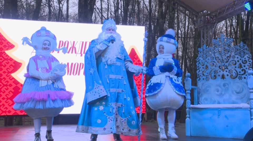 В Лесопарке отметили день рождения Деда Мороза