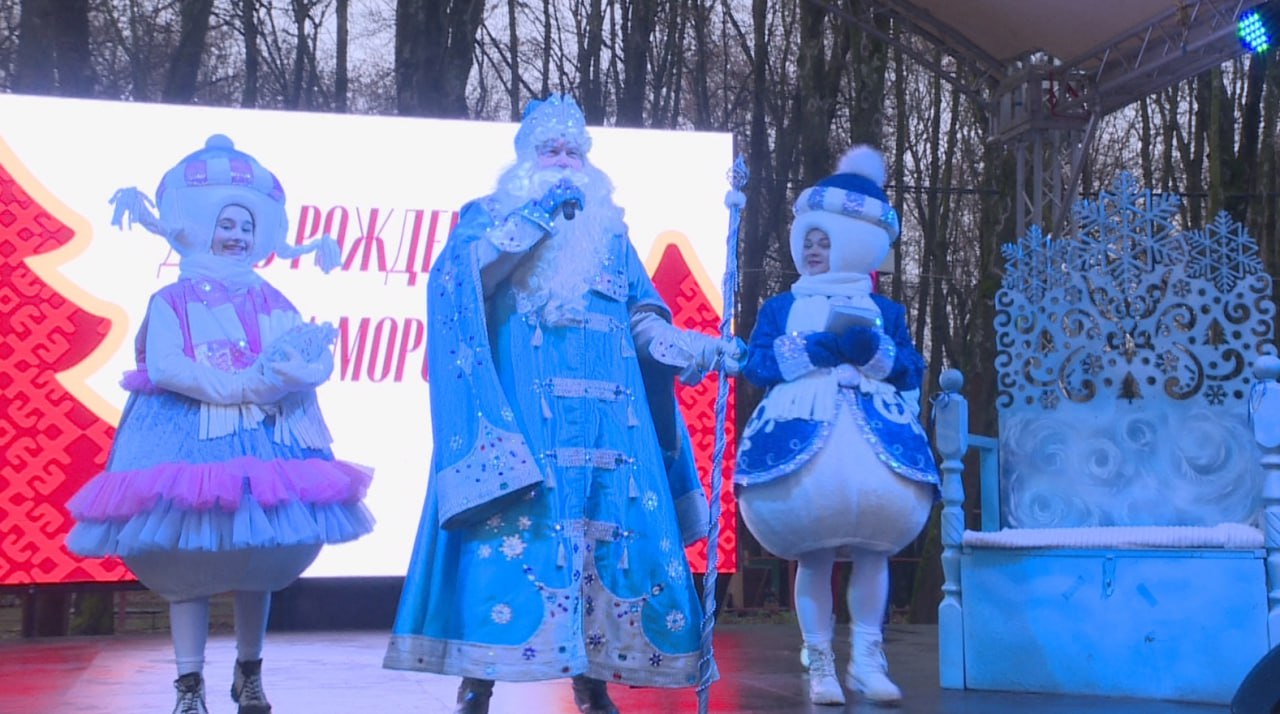 В Лесопарке отметили день рождения Деда Мороза