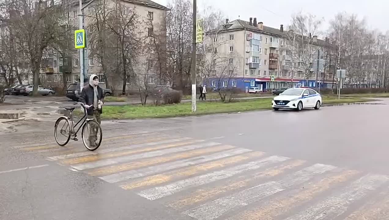 Госавтоинспекторы через громкоговорители призывают жителей Рязанской области соблюдать правила перехода проезжей части