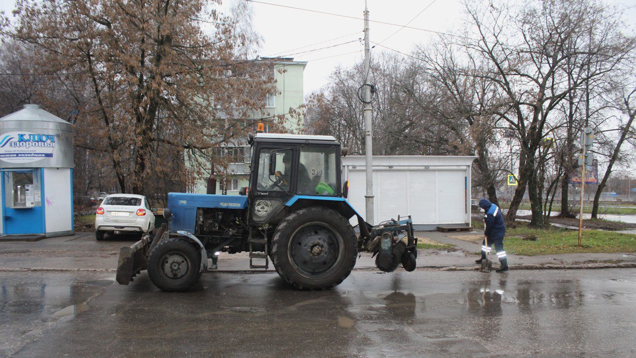 Коммунальные службы проводят сезонные работы по уборке и благоустройству города Коммунальные службы проводят сезонные работы по уборке и благоустройству города