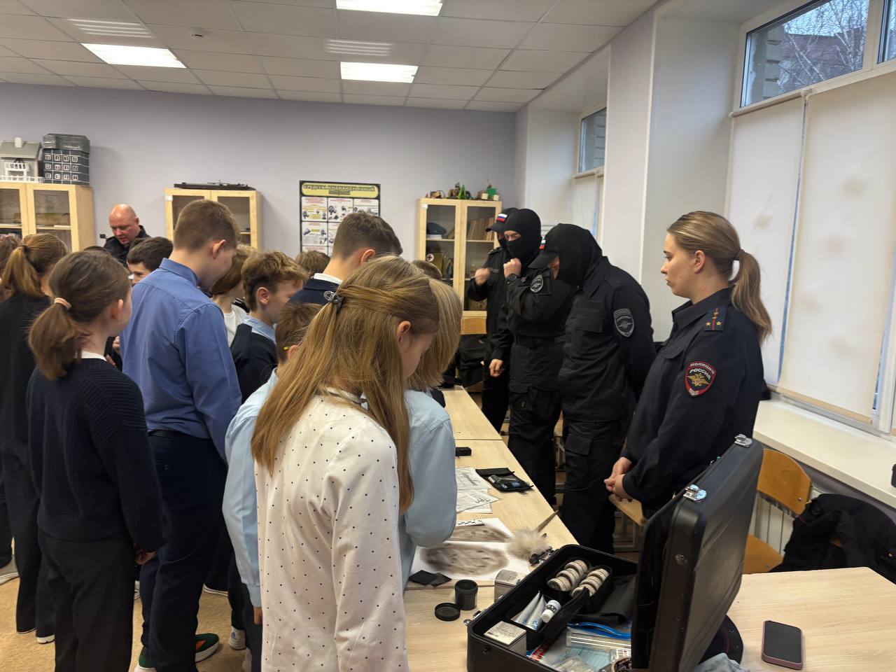 В рязанской школе №62 полицейские провели акцию «Рязань – наш безопасный дом» В рязанской школе №62 полицейские провели акцию «Рязань – наш безопасный дом»