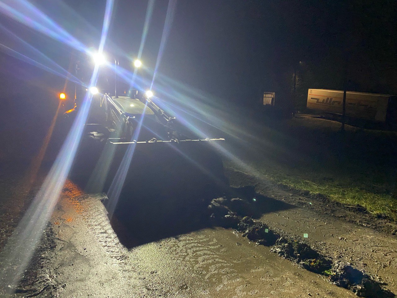 Ночью в Рязани работала спецтехника Ночью в Рязани работала спецтехника