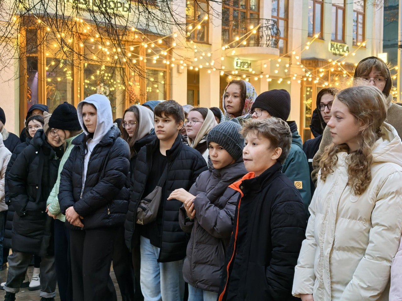 На улице Почтовой открылась выставка «Волшебство зимних праздников» На улице Почтовой открылась выставка «Волшебство зимних праздников»