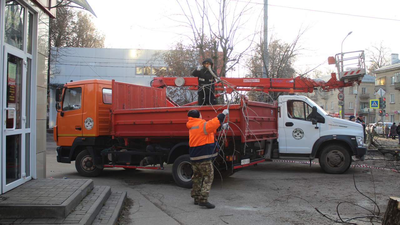 Уборка города продолжается в ежедневном режиме Уборка города продолжается в ежедневном режиме