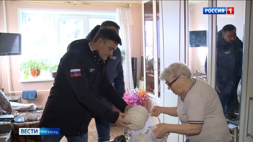 Рязанской пенсионерке передали пряжу для вязания носков бойцам СВО