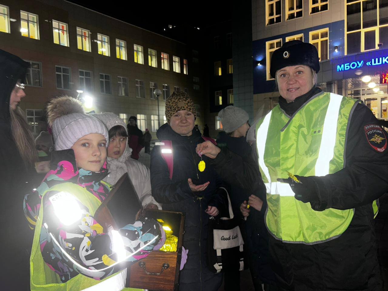 Во всемирный день ребенка в школе №75 г.Рязани организована акция «Засветись» Во всемирный день ребенка в школе №75 г.Рязани организована акция «Засветись»