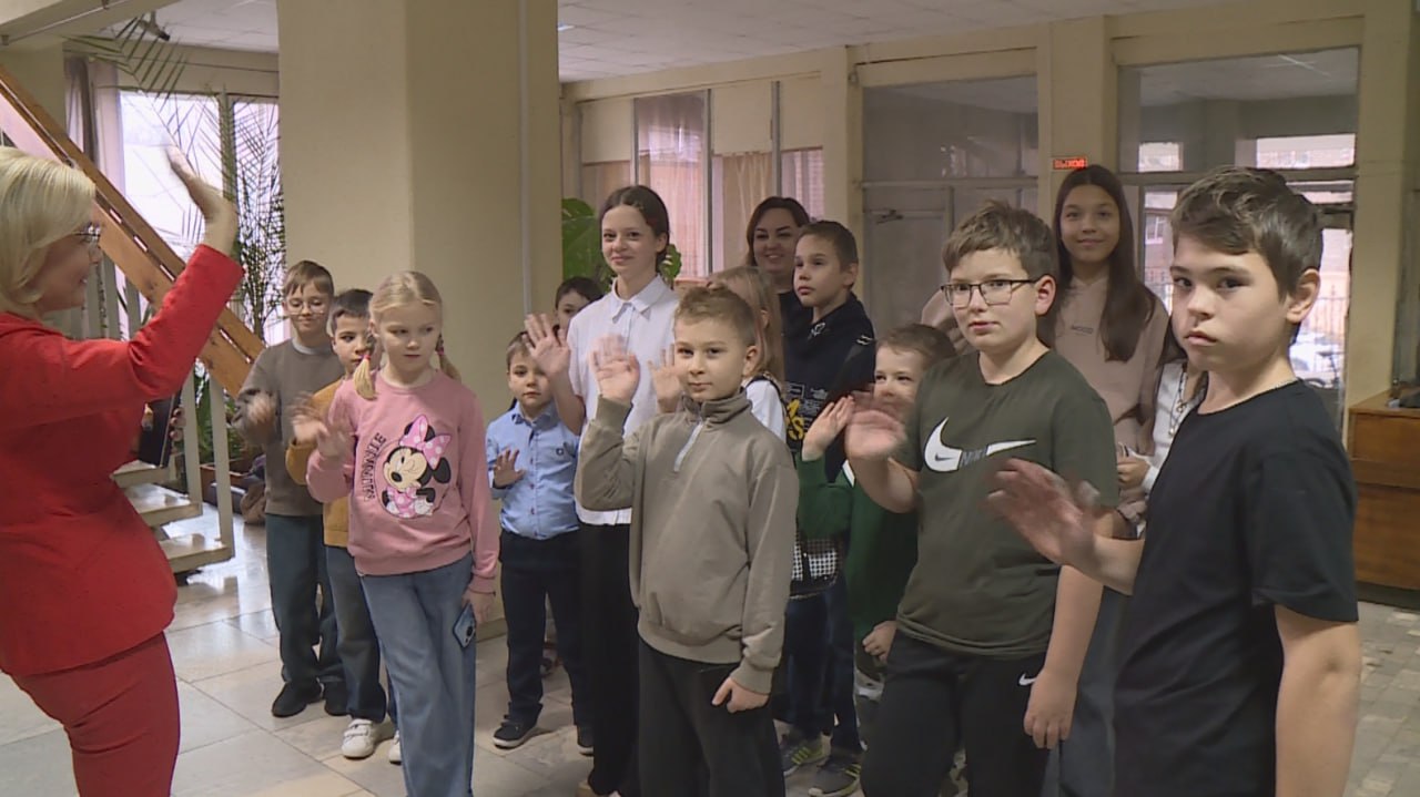 В День телевидения на ГТРК "Ока" прошла очередная экскурсия для детей бойцов СВО