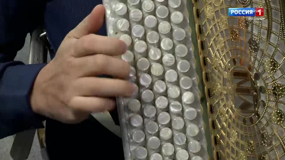 В России отмечают День гармониста