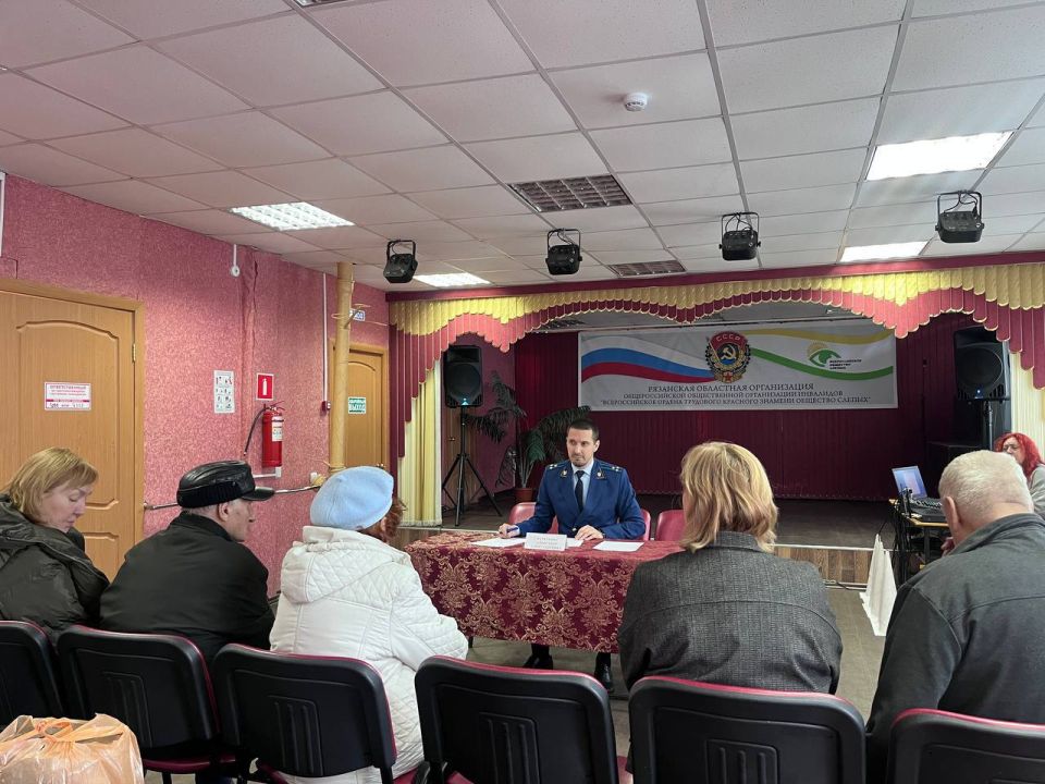 Прокуратура активно защищает права граждан: личный приём жителей Клепиковского района