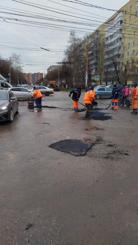 Днем 25 ноября в Рязани работают сотрудники и спецтехника ДБГ